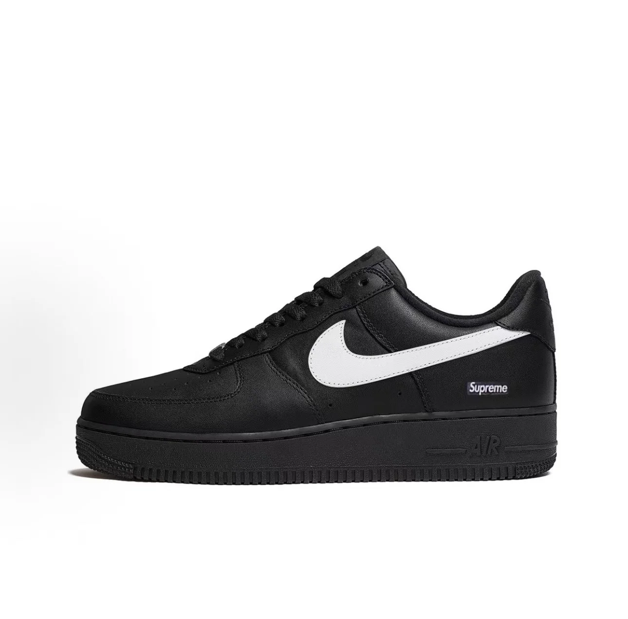 Supreme × Nike Air Force 1 Low「黑白」