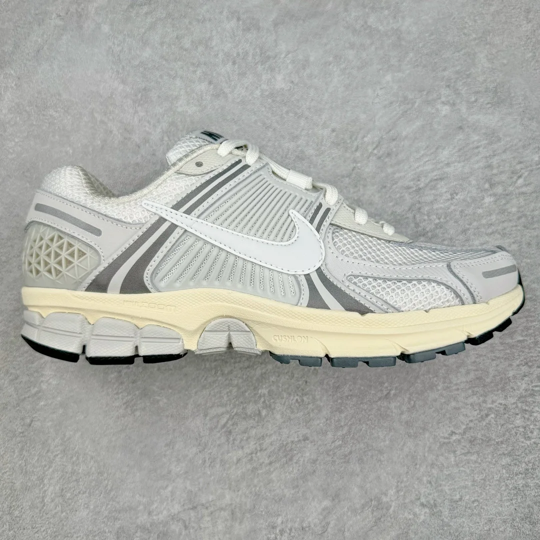 Nike Zoom Vomero 5 白灰色