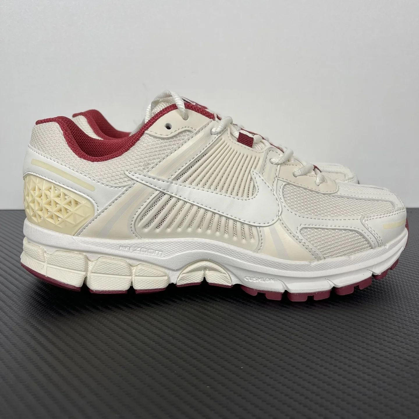 Nike Zoom Vomero 5 白紅色