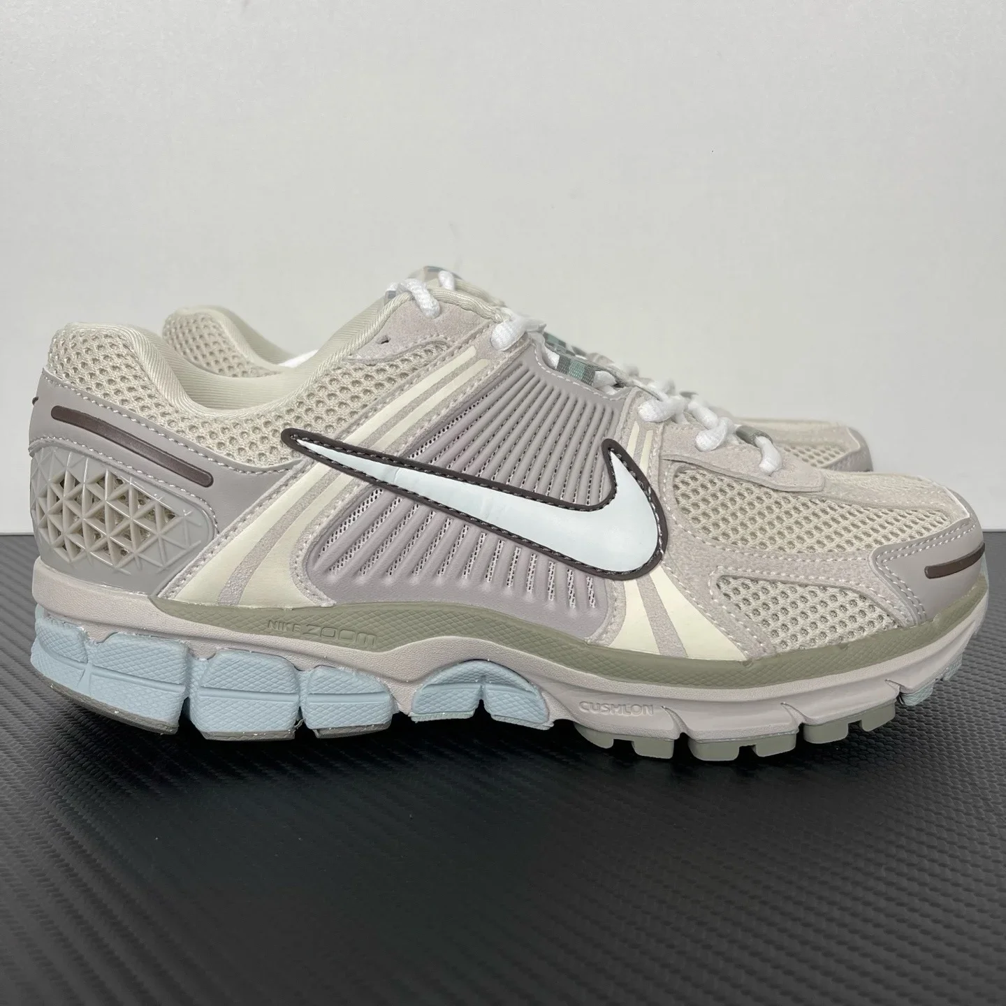 Nike Zoom Vomero 5 卡其灰白