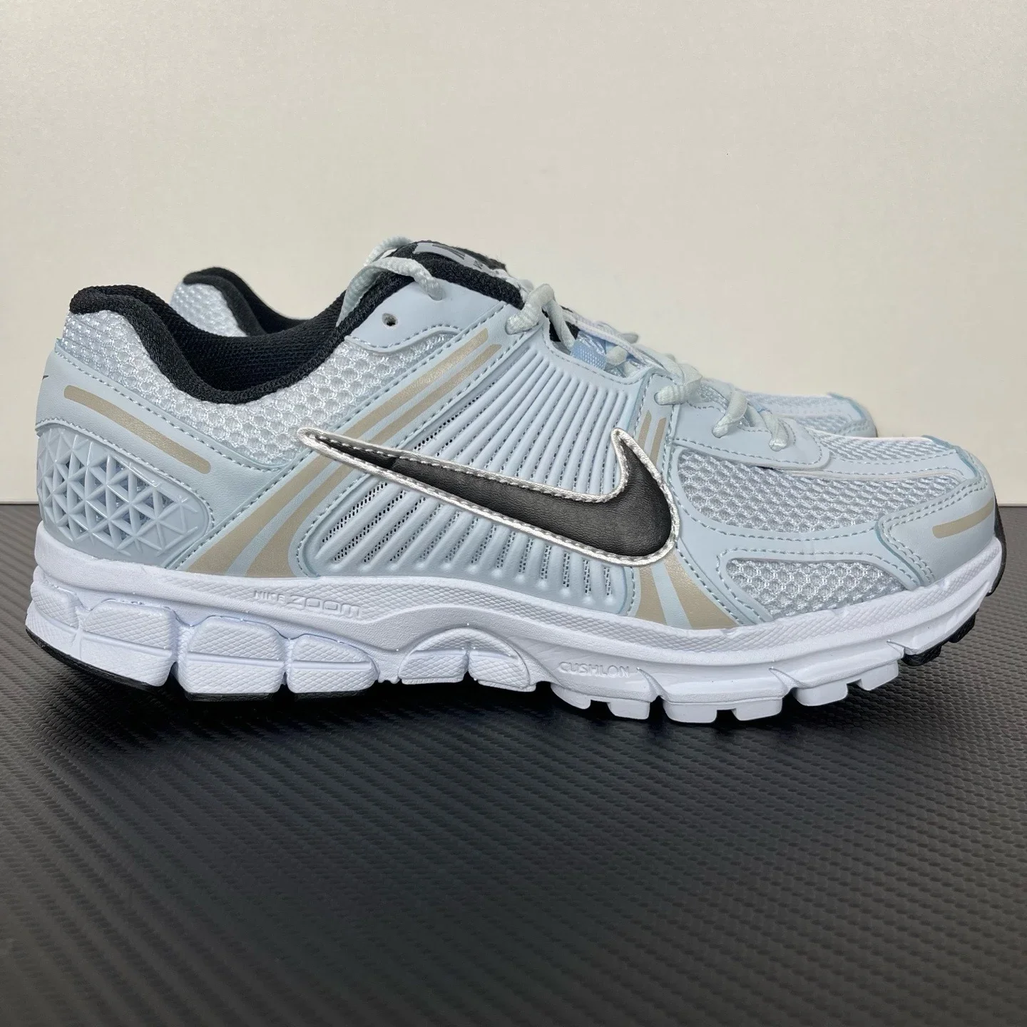 Nike Zoom Vomero 5 青色